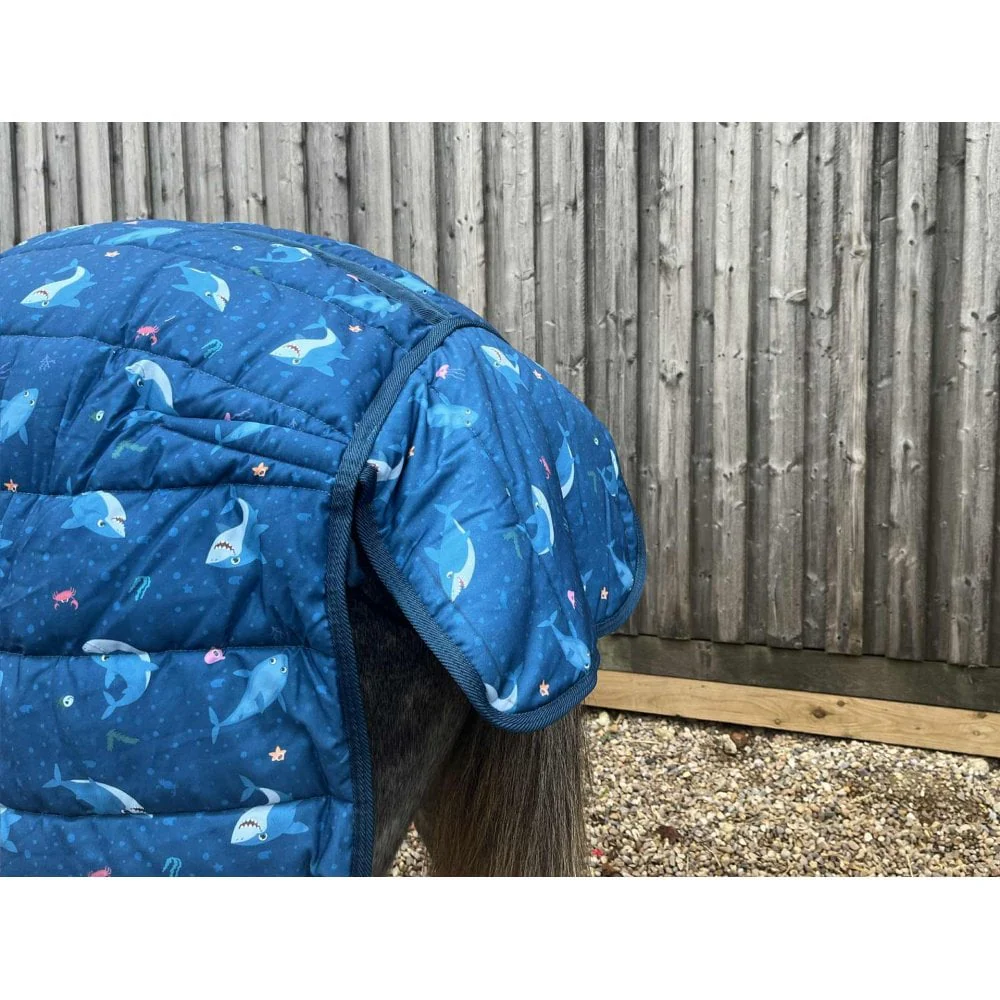400g Heavyweight Stable Rug With Fleece Collar - Shark Print - Image 4