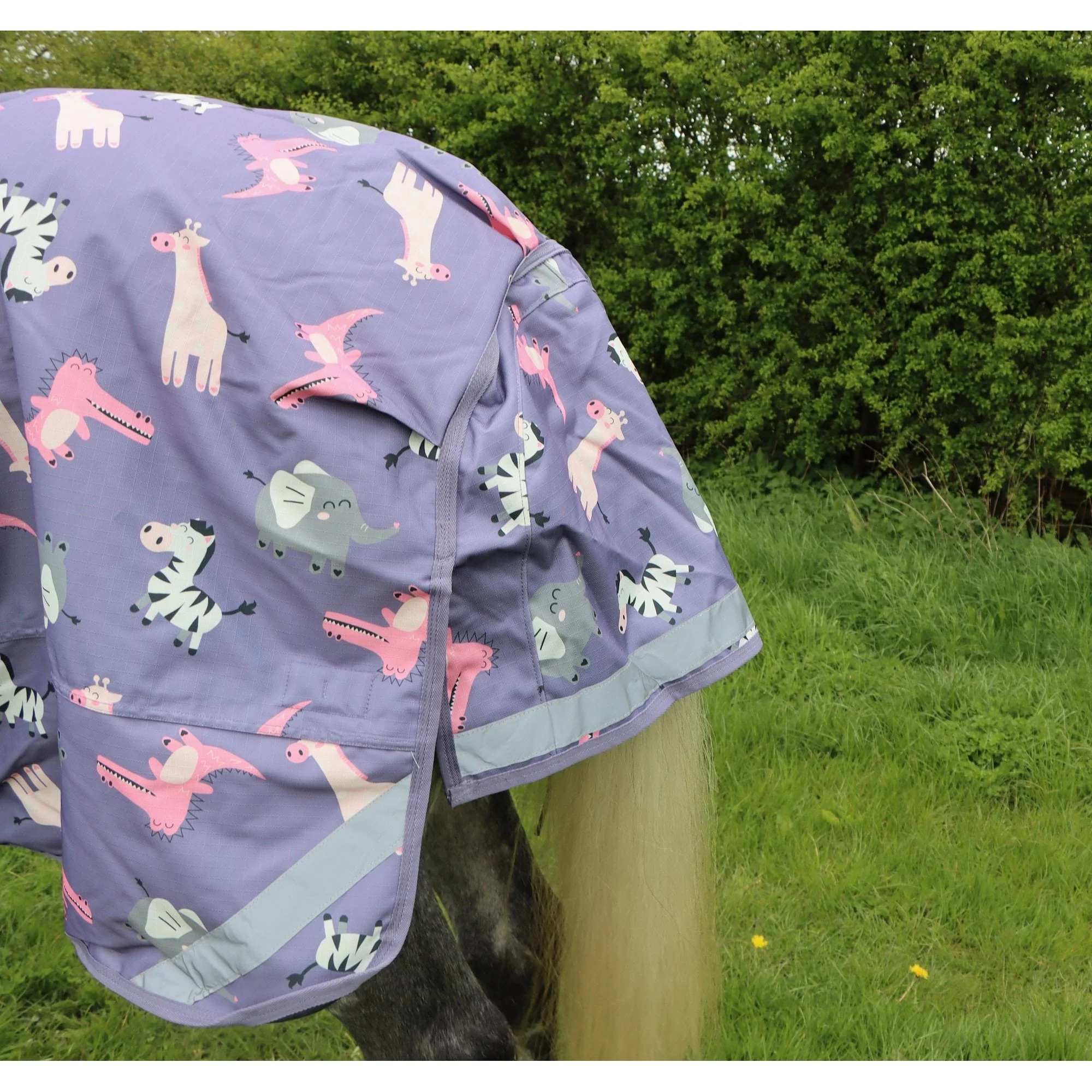 50g V2 Lightweight 1200D Standard Turnout Rug - Image 12